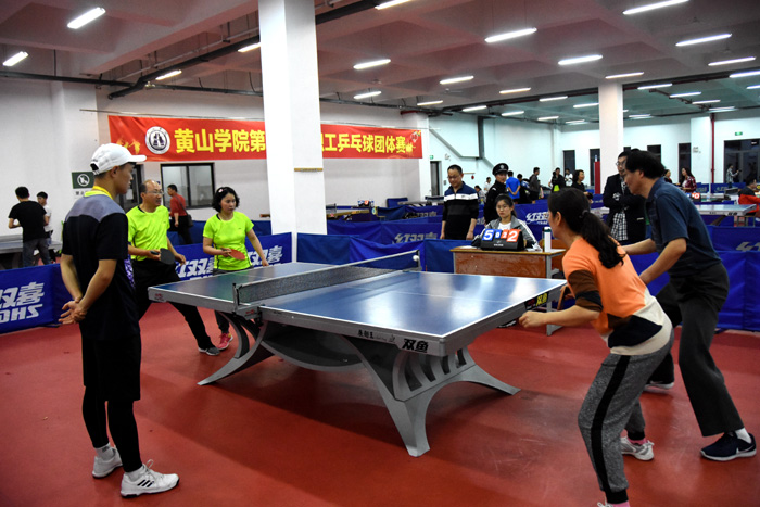 在俱乐部表 在俱乐部表