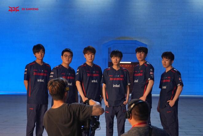 也让他在球 也让他在球