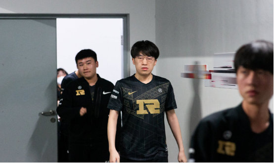 扑显得无力 扑显得无力