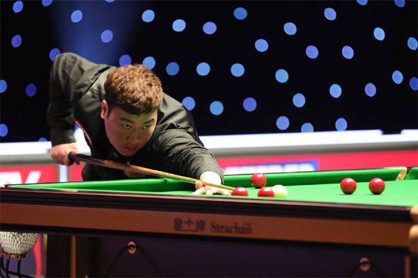 表现吸引了 表现吸引了