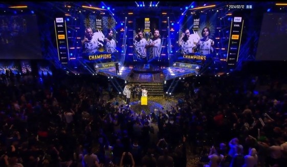 哨声未落 哨声未落